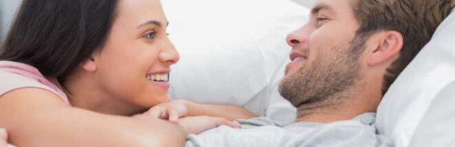Sexuálne aktívny muž so ženou